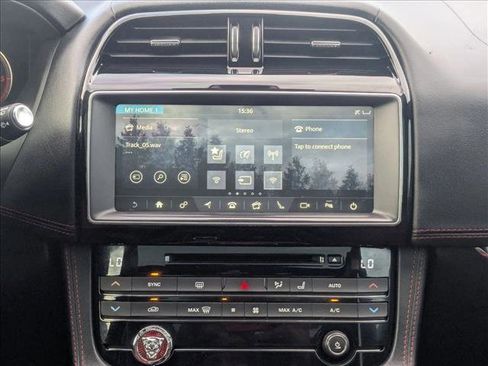 Used 2017 Jaguar F-PACE R-Sport image 16