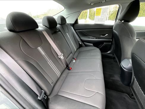 Used 2021 Hyundai Elantra SEL w/ Convenience + Premium Package image 16