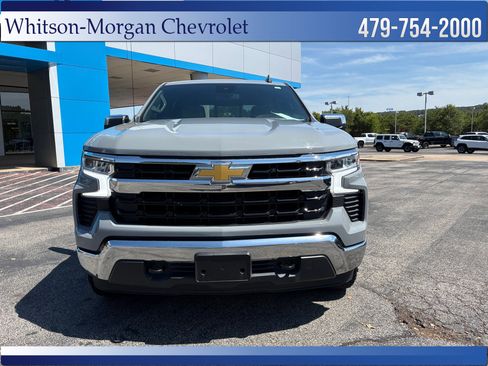 Used 2024 Chevrolet Silverado 1500 LT AWD/4WD image 2