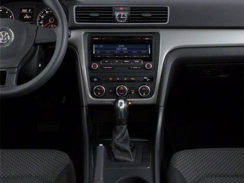 Used 2013 Volkswagen Passat 2.5 SE image 10