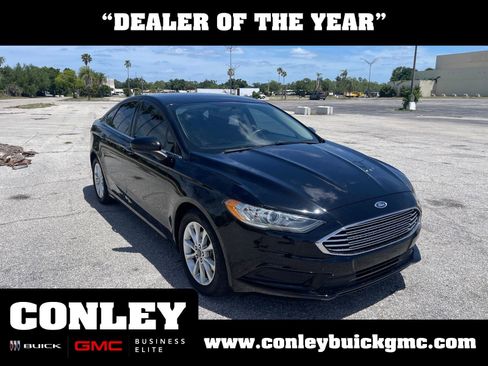 Used 2017 Ford Fusion SE w/ Fusion SE Technology Package FWD image 1