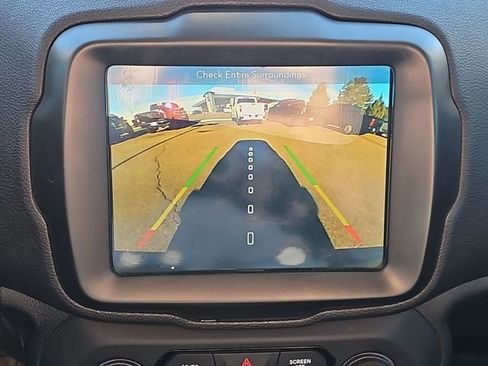 Used 2018 Jeep Renegade Trailhawk w/ UConnect 8.4 Nav Group AWD/4WD image 13