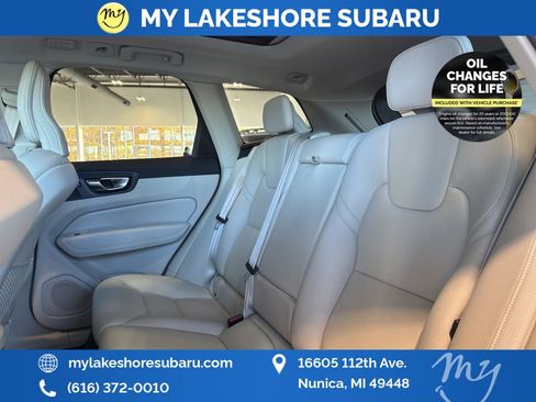 Used 2022 Volvo XC60 B5 Momentum image 21