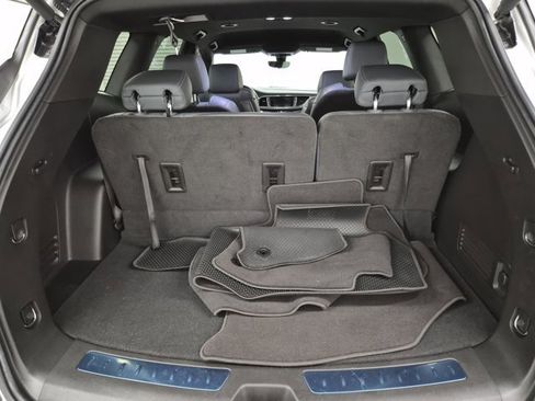 Used 2022 Buick Enclave Essence w/ Sport Touring Edition image 9