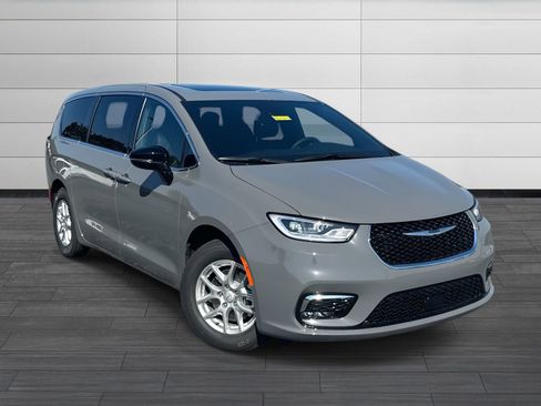 New 2025 Chrysler Pacifica Select FWD image 2