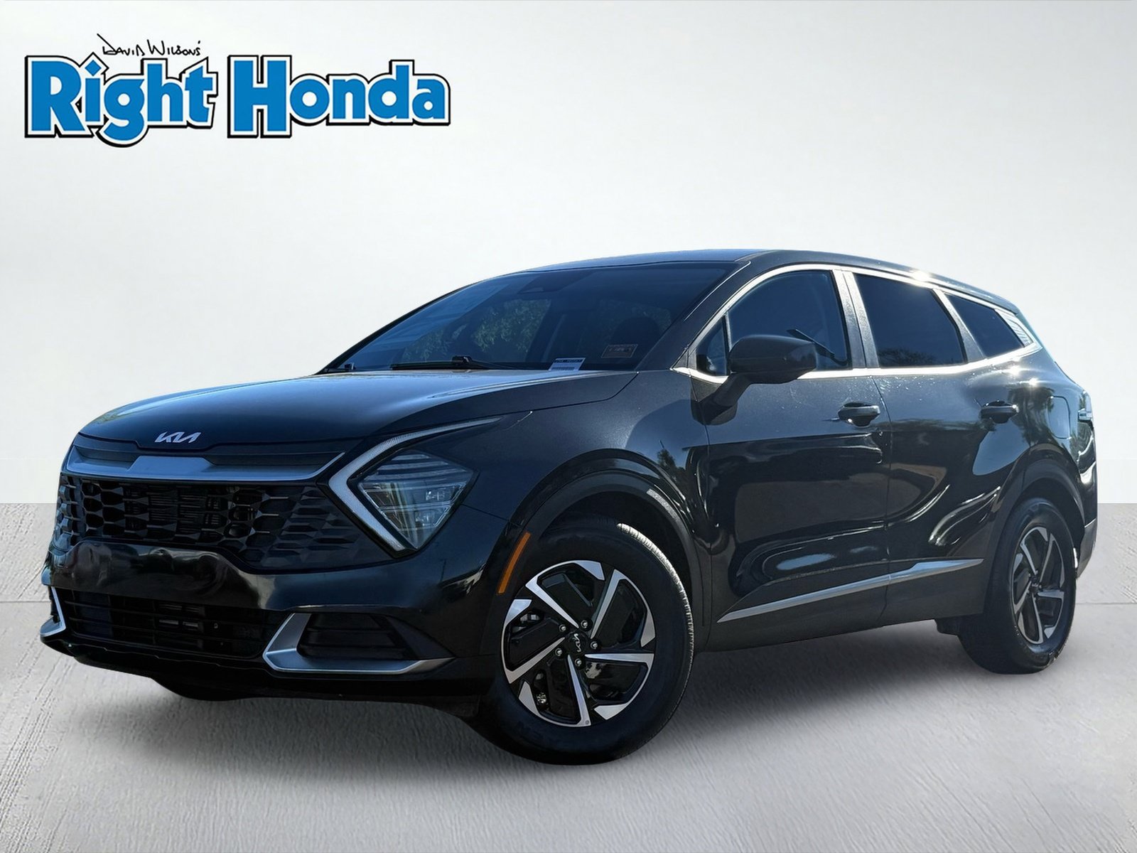 Used 2025 Kia Sportage LX FWD image 2