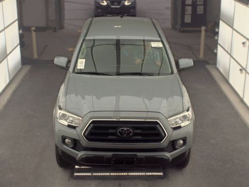 Used 2020 Toyota Tacoma SR5 RWD image 2