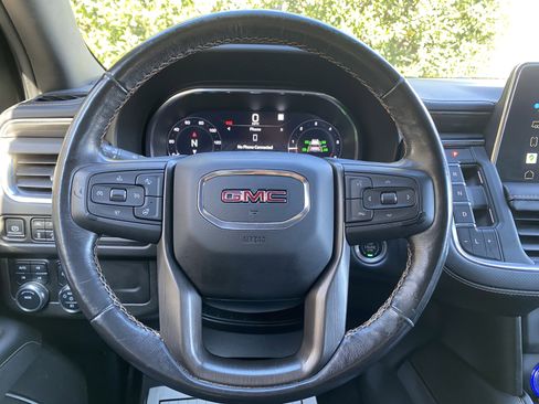 Used 2022 GMC Yukon XL AT4 image 18