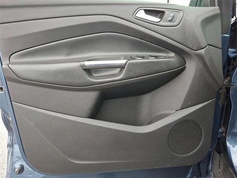 Used 2018 Ford Escape SE image 12