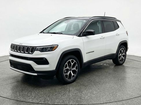 Used 2025 Jeep Compass Limited image 3