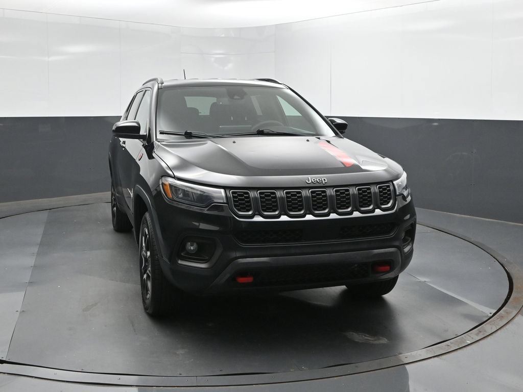 Used 2024 Jeep Compass Trailhawk AWD/4WD image 17
