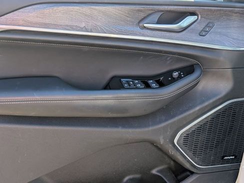 Certified 2023 Jeep Grand Cherokee Overland image 15