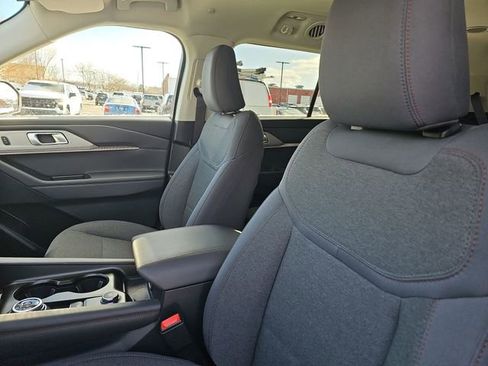 Used 2025 Ford Explorer Active image 19