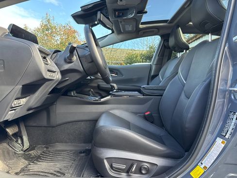 Used 2024 Toyota Prius Limited w/ Limited Premium Package image 11