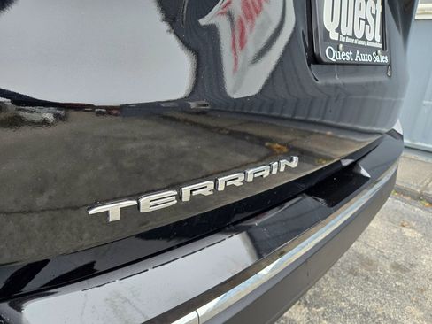 Used 2024 GMC Terrain SLT image 27