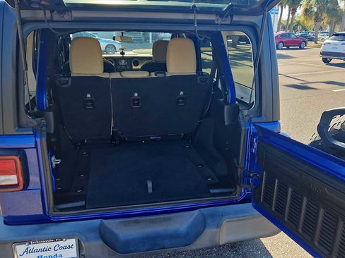 Used 2018 Jeep Wrangler Unlimited Sport S image 19