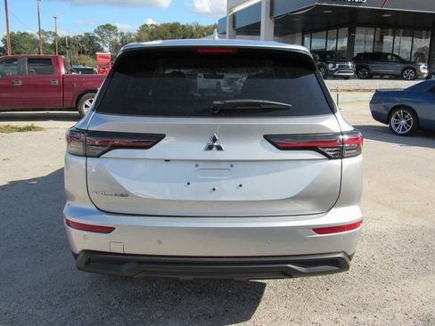 New 2026 Mitsubishi Outlander ES image 4