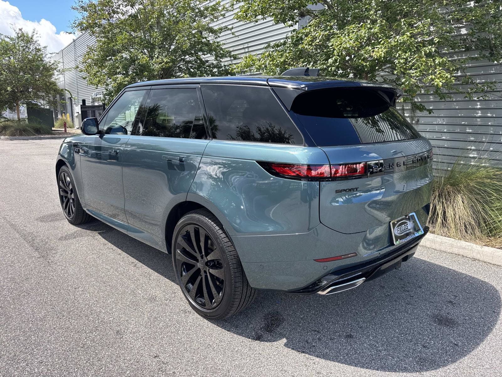 New 2027 Land Rover Range Rover Sport Dynamic SE AWD/4WD image 3