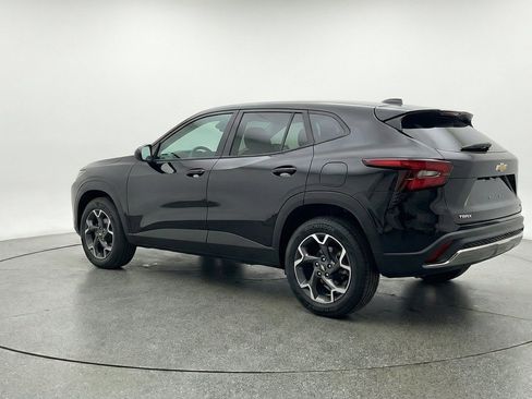 Used 2025 Chevrolet Trax LT FWD image 6