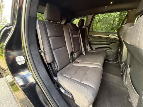 Used 2020 Jeep Grand Cherokee Laredo AWD/4WD image 34