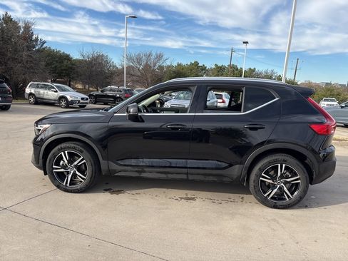 Certified 2025 Volvo XC40 B5 Core image 8