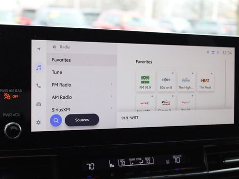 Used 2025 Toyota Sienna Platinum image 41