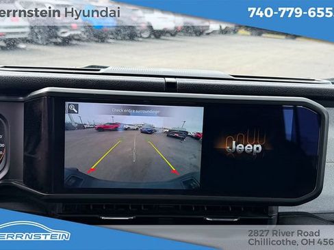 Used 2024 Jeep Gladiator Sport AWD/4WD image 17