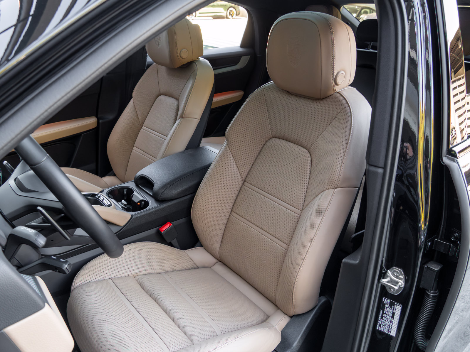 Certified 2026 Porsche Cayenne Coupe AWD/4WD image 5