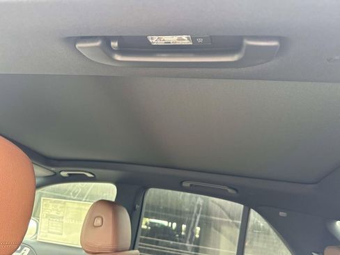 Used 2025 Mercedes-Benz GLE 450e 4MATIC image 8