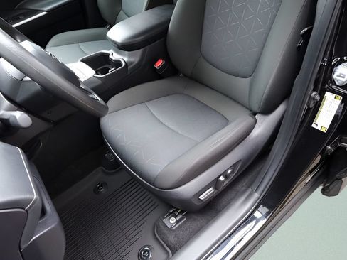Certified 2025 Toyota RAV4 XLE AWD/4WD image 20