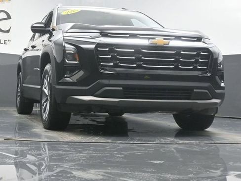 Used 2025 Chevrolet Equinox LT w/ Convenience Package II image 3