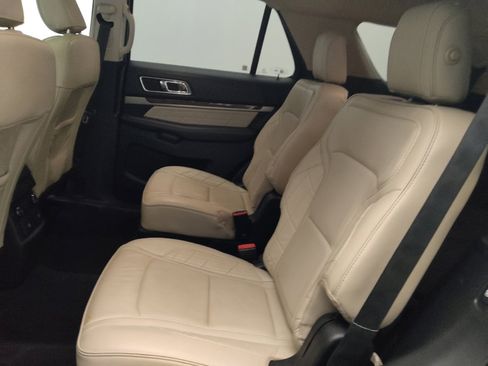 Used 2019 Ford Explorer Platinum AWD/4WD image 17