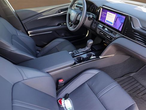 Used 2025 Toyota Camry XSE image 30