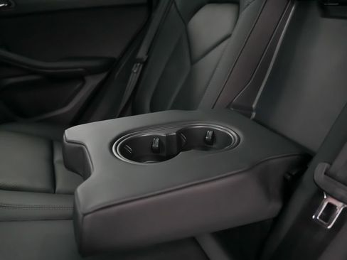 New 2026 Porsche Macan image 19