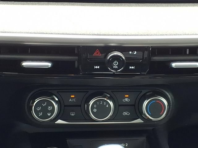 Used 2025 Nissan Kicks SV FWD image 15