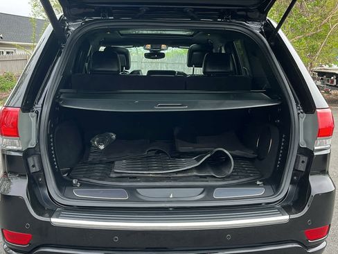 Used 2017 Jeep Grand Cherokee Overland AWD/4WD image 30