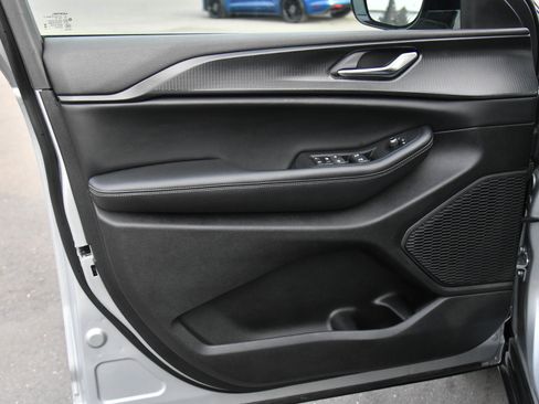 Used 2024 Jeep Grand Cherokee L Laredo image 14