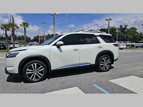 Used 2024 Nissan Pathfinder Platinum FWD image 24
