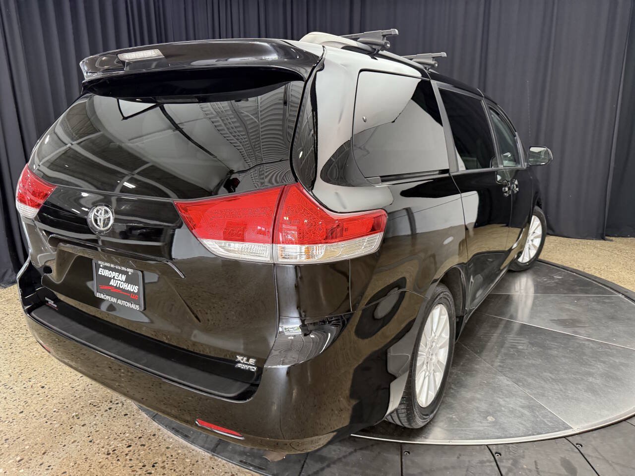 Used 2013 Toyota Sienna XLE AWD/4WD image 8