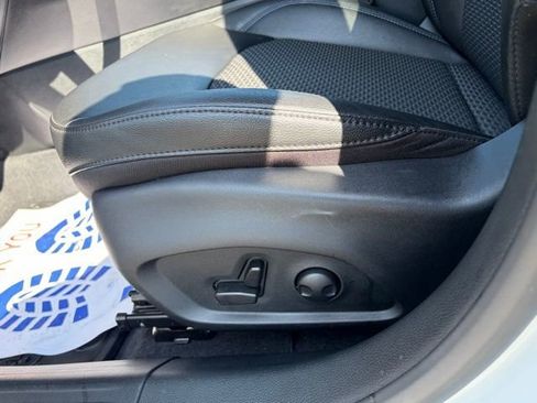 Used 2025 Jeep Compass Latitude w/ Sun & Sound Group image 16