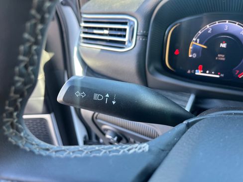 Used 2024 Jeep Wagoneer L Series II image 12