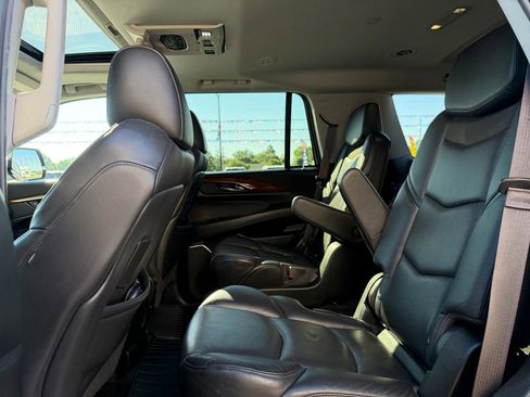 Used 2017 Cadillac Escalade Luxury w/ LPO, Radiant Package AWD/4WD image 17