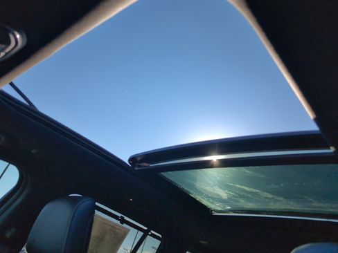 New 2025 Jeep Grand Cherokee Limited w/ Luxury Tech Group II image 24