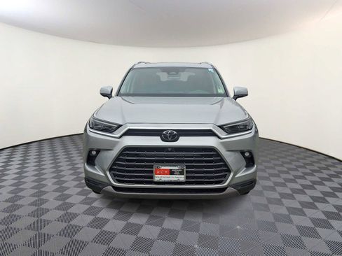 Used 2024 Toyota Grand Highlander Limited image 3