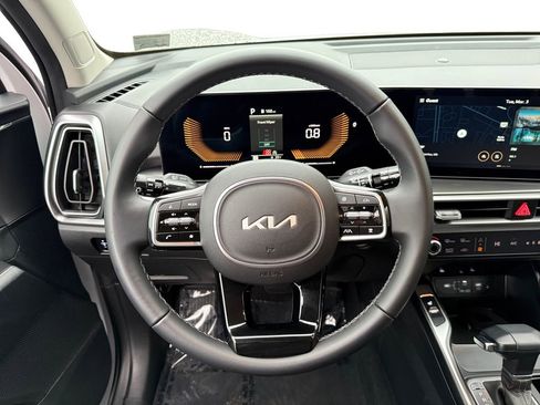 Used 2025 Kia Sorento EX image 12
