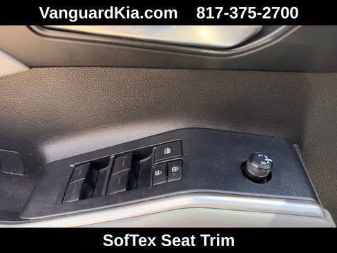 Used 2023 Toyota Highlander XLE image 19