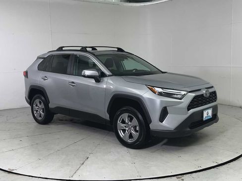 Used 2022 Toyota RAV4 XLE image 7