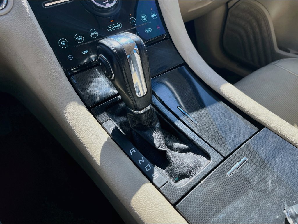 Used 2019 Ford Taurus Limited FWD image 17