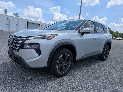 Used 2025 Nissan Rogue SV AWD/4WD image 6