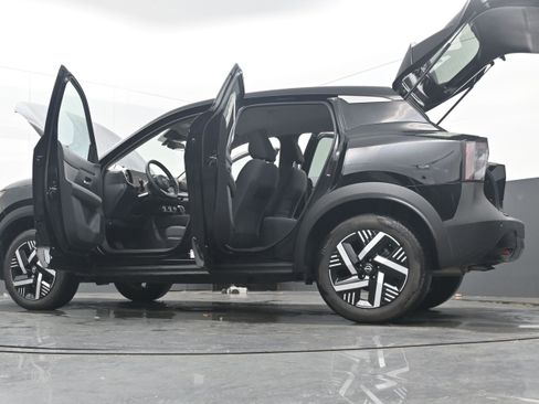 Certified 2025 Nissan Kicks SV image 41